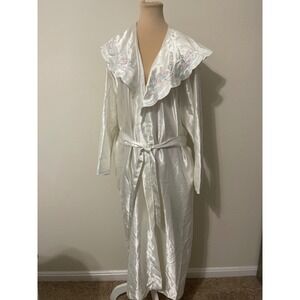 Chance Encounters White Satin Embroidered Shawl Collar Robe Kimono L Cottagecore